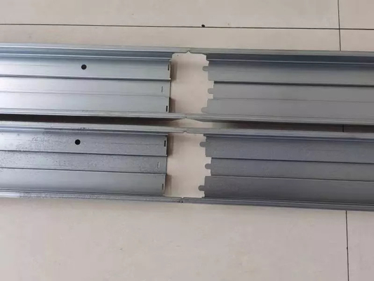 4.5kw โรลลิ่งสชัตเตอร์ Slats เครื่องขึ้นรูปม้วน PLC Converter