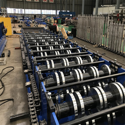 เครื่องขึ้นรูปม้วนพื้นพื้น 5kw 10-15m / นาทีเครื่องขึ้นรูปโลหะหลังคา