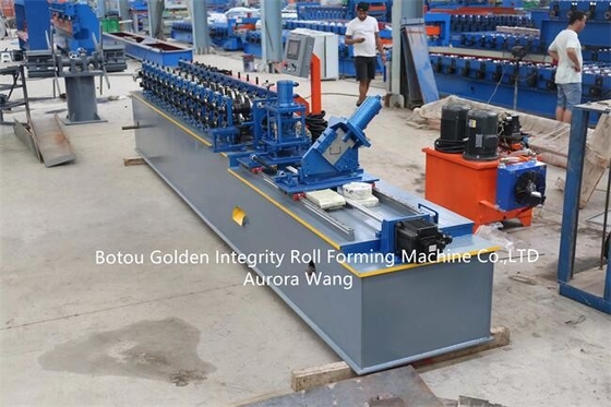 เครื่องขึ้นรูปม้วนแกน 45m / นาที 2.3KW Sevo Tracking Cutting
