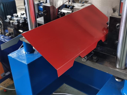 Aluzinc เครื่องขึ้นรูปม้วนฝาครอบสันหลังคาอัตโนมัติความเร็วสูงที่ใช้สำหรับแผงหลังคา