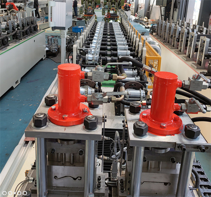 Double Line Shutter Door Roll Forming Machine PLC ควบคุมสำหรับกรอบประตู