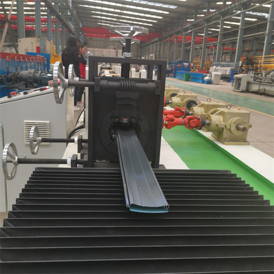 7.5kw เครื่องขึ้นรูปม้วนประตูชัตเตอร์ PU Roller Shutter Door Making Machine