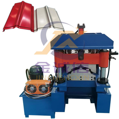 เครื่องขึ้นรูปม้วนฝาครอบสันหลังคา 15-20m / นาทีควบคุม PLC เหล็กชุบสังกะสี