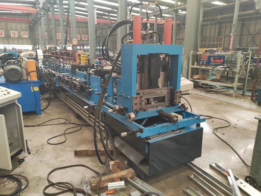 G350 G550 2.4 มม. โปรไฟล์เหล็กชุบสังกะสีแบบแข็งเต็มรูปแบบ C / Z Purlin Roll Forming Machine
