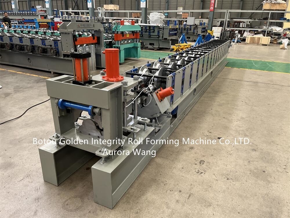รูปทรงที่กำหนดเองมุมหลังคา Ridge Peak Gable Roof Ridge Cover Cap Roll Forming Machine
